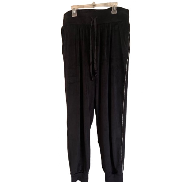NWT Victoria's Secret On Point Women's Joggers Bling Velour Black Size large - Picture 1 of 7